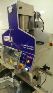 Máquina Formadora de Trufas y Dulces con Bandeja Giratoria Automática
