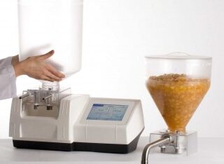 Inyectadora dosificadora para pasteleria con pantalla táctil